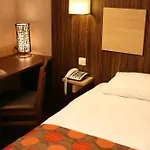 מלון Logis Hotels- Marguerite D'anjou Chateau 2*