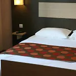 מלון Logis Hotels- Marguerite D'anjou Chateau אנז'ה