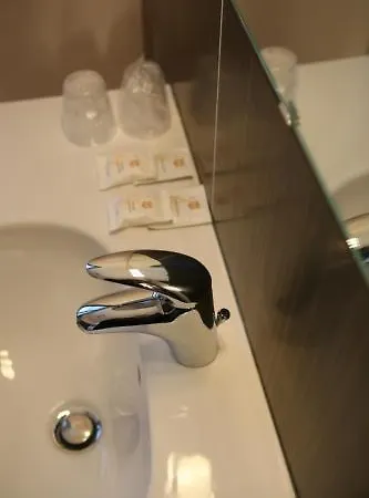 Logis Hotels- Marguerite D'anjou Chateau 2*