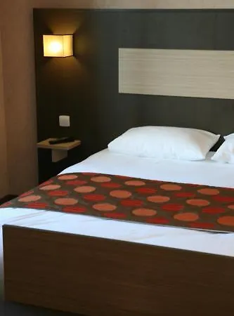 מלון Logis Hotels- Marguerite D'anjou Chateau אנז'ה