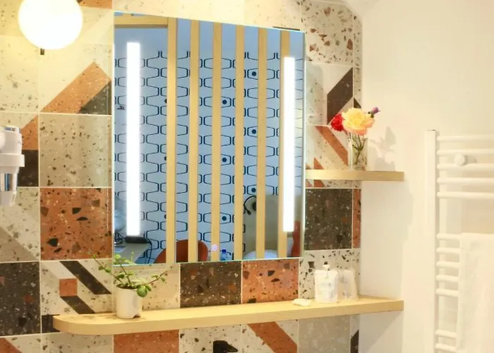 Logis Hotels- Marguerite D'anjou Chateau 호텔 2*