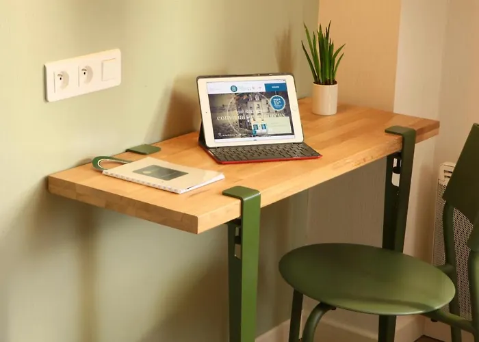 Logis Hotels- Marguerite D'anjou Chateau 호텔 2*