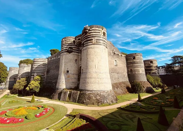 Logis Hotels- Marguerite D'anjou Chateau