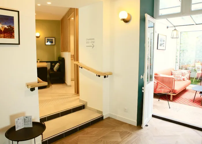 Logis Hotels- Marguerite D'anjou Chateau 2*