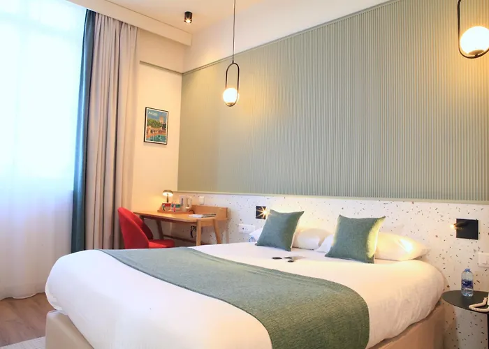 호텔 Logis Hotels- Marguerite D'anjou Chateau 2*