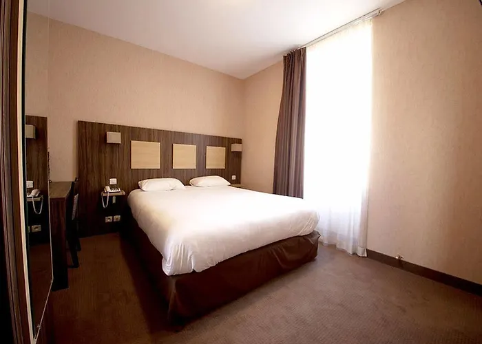 Logis Hotels- Marguerite D'anjou Chateau 2* 앙제