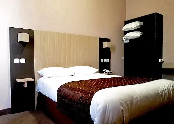 Logis Hotels- Marguerite D'anjou Chateau 2* 앙제